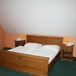 فندق Boucek 3*